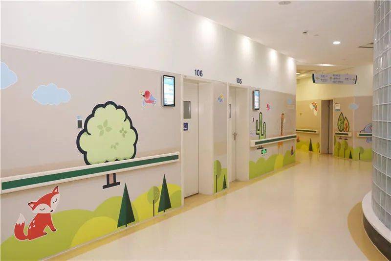 Wall printing for schools and hospitals: corridor wall graphics and wayfinding use cases