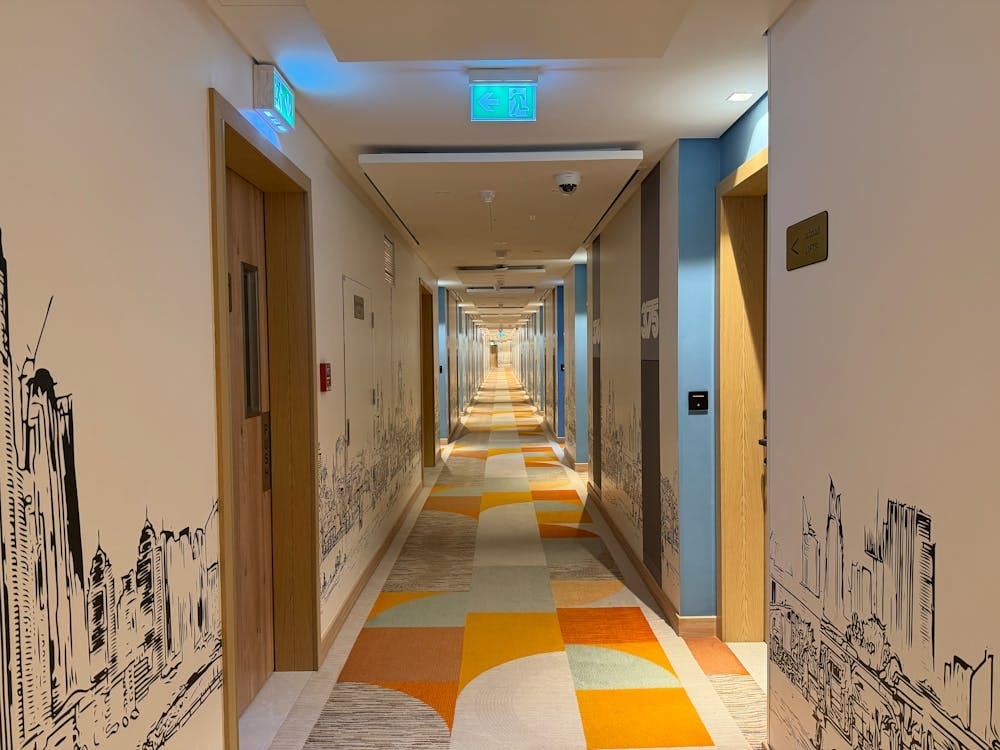 Imitation porcelain walls for decorative printing