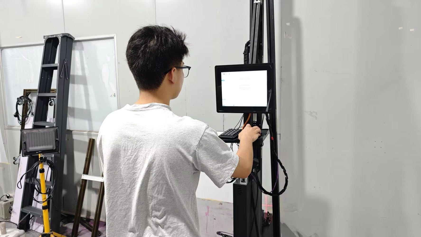 Portable wall printer machine structure for on-site setup